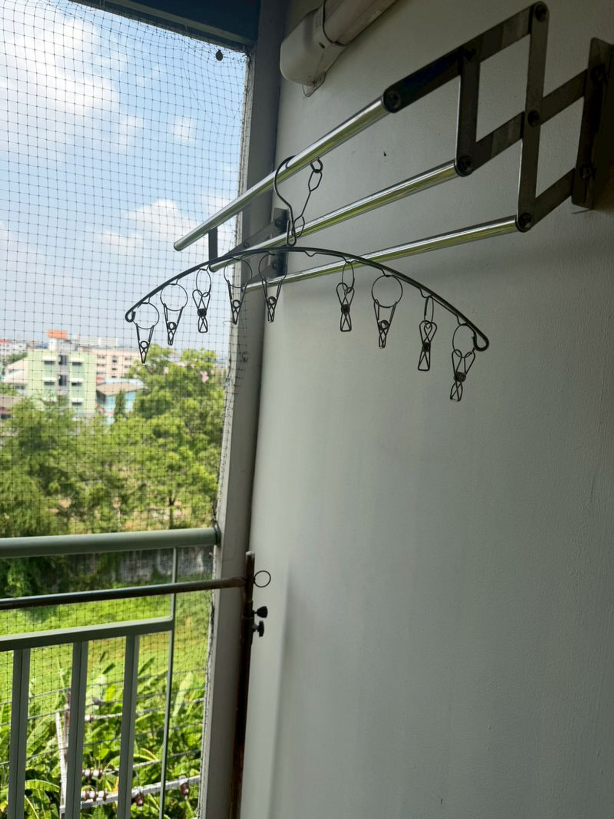 For RentCondoLadkrabang, Suwannaphum Airport : #Room for rent in very good condition 7000 baht #24 sq m Condo LPN Lumpini On Nut-Lat Krabang 1 near Airport Link and Suvarnabhumi Airport. Located on On Nut-Lat Krabang Road, next to the main road, opposite Wat Lan Bun Market. #Complete electrical applia