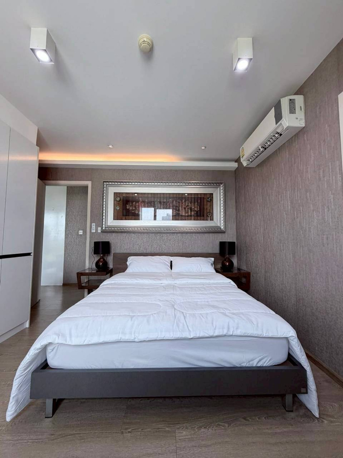 ให้เช่าคอนโดสุขุมวิท อโศก ทองหล่อ : ✅ MAETR103 ✅ Line : @p2nproperty