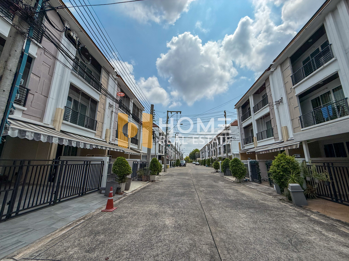 For SaleTownhomePattanakan, Srinakarin : Baan Klang Muang S Saint Srinakarin / 4 Bedrooms (FOR SALE) GNG046