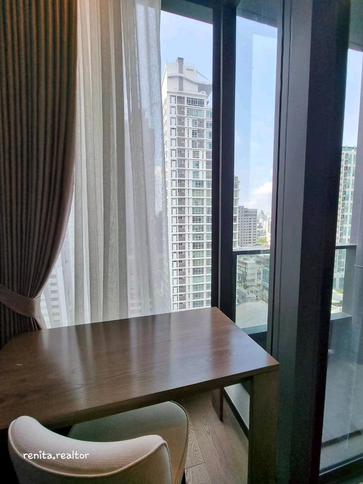 ให้เช่าคอนโดสุขุมวิท อโศก ทองหล่อ : ปล่อยเช่าคอนโดหรู AESTIQ Thonglor – ห้องสวย เลี้ยงสัตว์ได้ (Pet-Friendly) ใจกลางทองหล่อ! 🐾✨48,000 บาท 40 ตรม. 1 นอน