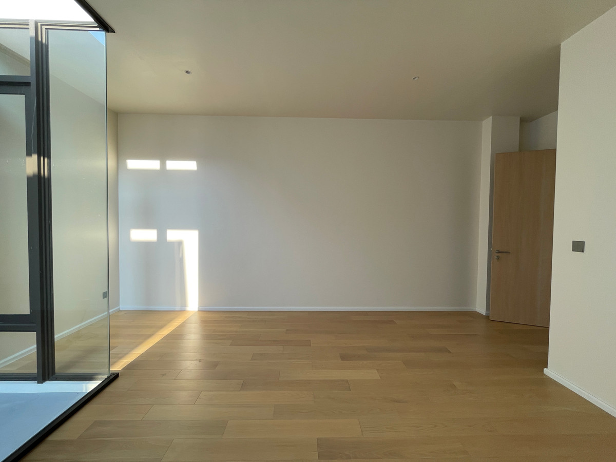 ขายบ้านเลียบทางด่วนรามอินทรา : 🔥 EXCLUSIVE PROMOTION 🔥โอกาสสุดท้ายในการครอบครองในราคาพิเศษที่สุด [ขาย] 💎 Ultra Luxury Show Unit | ELIVA Ekkamai - Eastville 💎 บ้านเดี่ยวหรู 3 ชั้น ดีไซน์ Mid-Century Modern — ความเป็นส่วนตัวสูงสุดเพียง 4 ยูนิตในโครงการ!