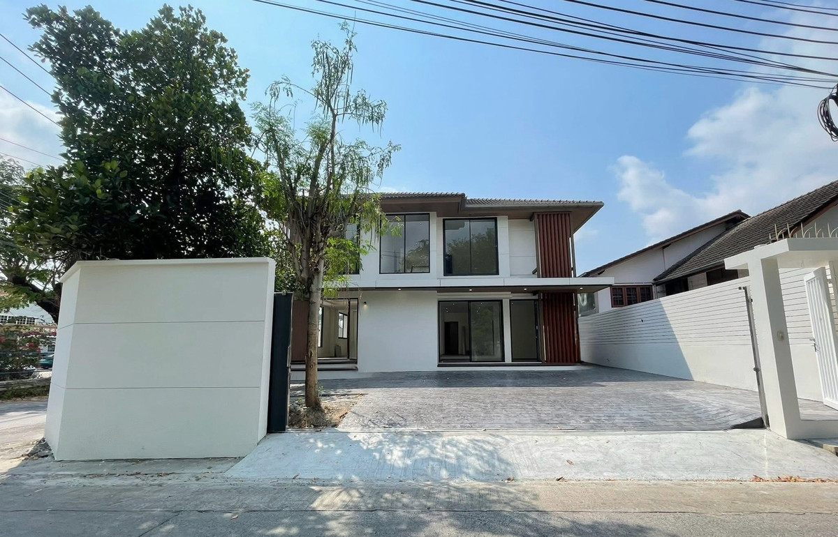 ขายบ้านสุขุมวิท อโศก ทองหล่อ : Rare Luxury Home🌟ปรีดีพนมยงค์ 42🌟 บ้านใหม่ใจกลางสุขุมวิท โซนเงียบ ทำเลที่หาแทบไม่ได้แล้ว 