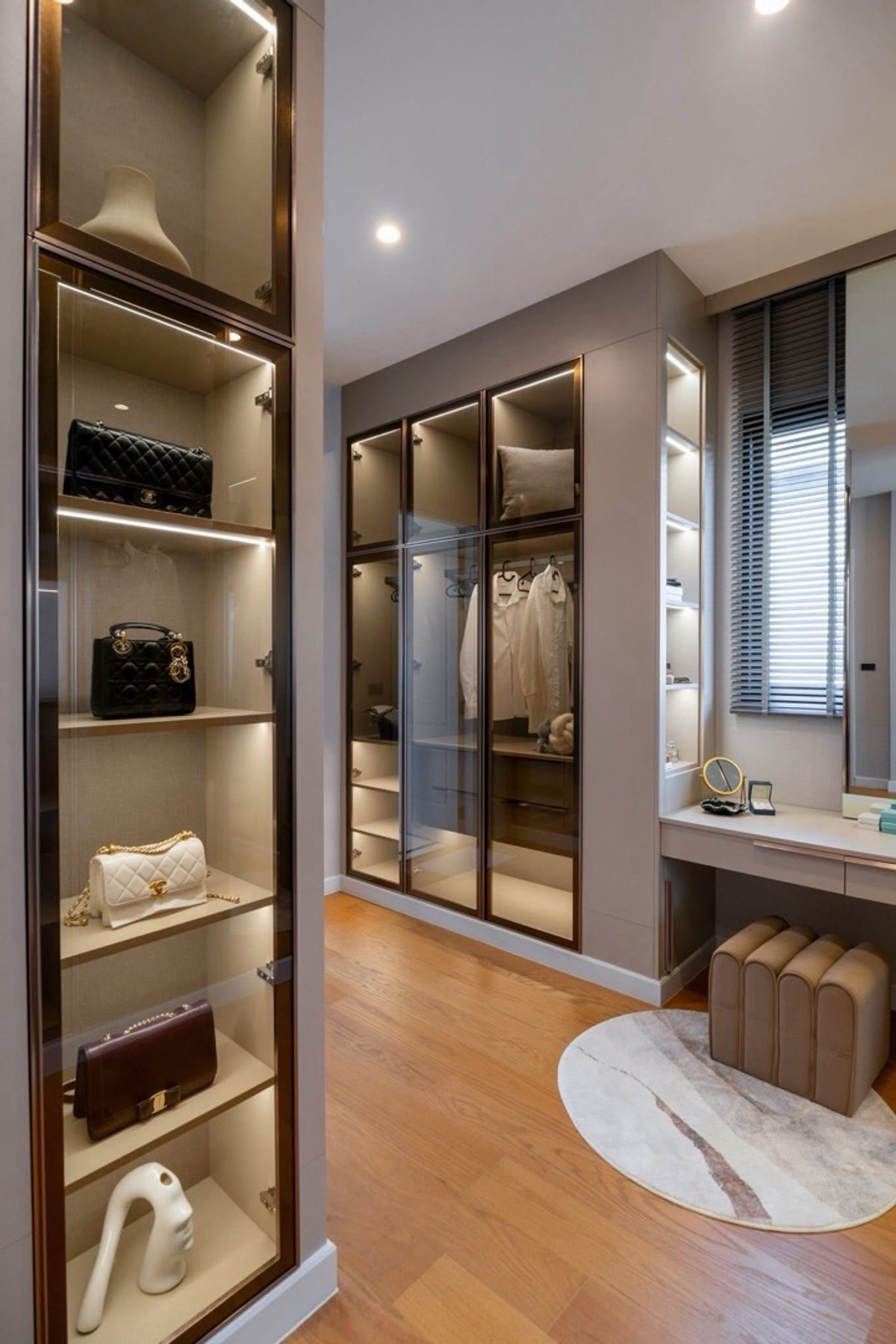 HousePattanakan, Srinakarin : For sale/rent 
CINQ ROYAL KRUNGTHEP KREETHA
New house, never lived in.