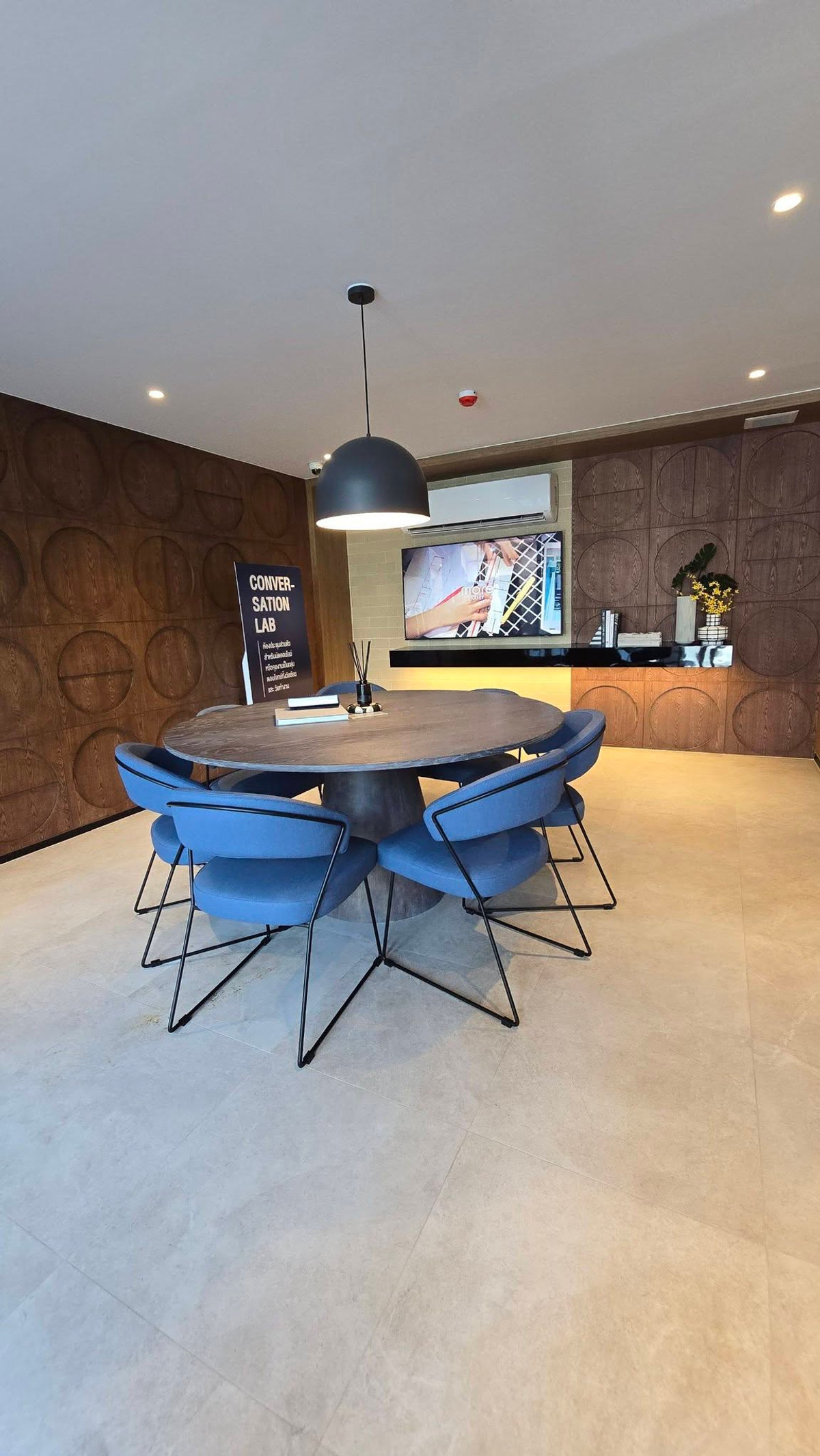 For RentCondoKasetsart, Ratchayothin : Chapter One More Kaset — Pool view, ready to move in!!