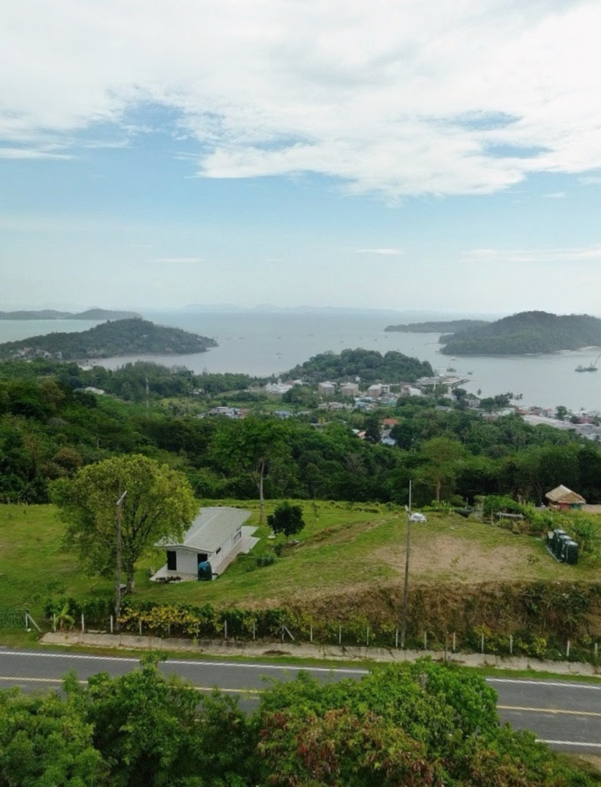 ขายที่ดินภูเก็ต : ขายที่ดิน 7.5 ไร่ วิวทะเล อ่าวมะขาม จังหวัดภูเก็ต ราคาดีมาก เหมาะซื้อลงทุน พัฒนา สร้างบ้านพักตากอากาศ ติดถนนใหญ่ ทำเลเมืองภูเก็ต