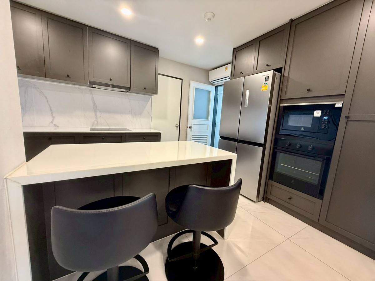 For RentCondoSukhumvit, Asoke, Thonglor : (For rent) President Park Sukhumvit 24, completely renovated, 3-BR 223 Sq.m., high floor, swimming pool view. (Pet-Friendly) ㅡ Near 🚆BTS Phrom Phong