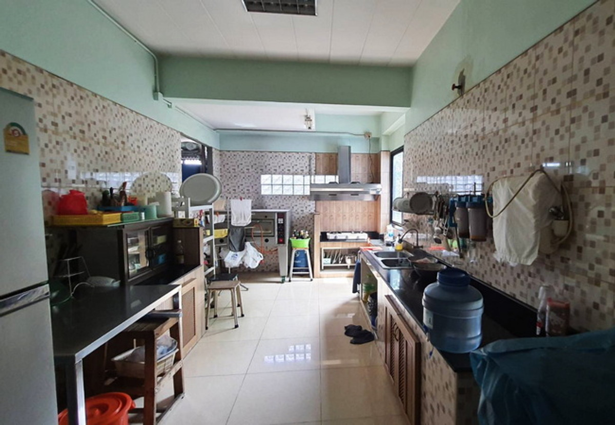 For SaleHome OfficeRatchathewi,Phayathai : Home office for sale, Soi Mo Leng, Ratchaprarop Road, Ratchathewi, Bangkok, area 107 sq m, 3 floors, 7 bedrooms, 8 bathrooms, price negotiable.