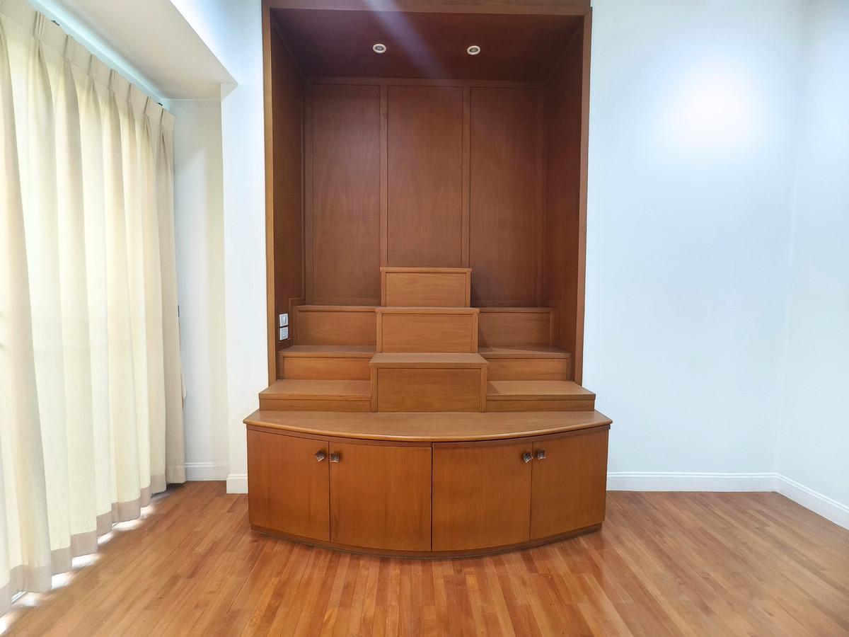 ขายบ้านมีนบุรี-ร่มเกล้า : ขาย บ้านเดี่ยว สัมมากร รามคำแหง162/1 ติดรถไฟฟ้า 4 ห้องนอน 3 ห้องน้ำ เพดานสูง double volume มีห้องนอนชั้นล่าง พร้อมตกแต่ง ค่าส่วนกลางถูก