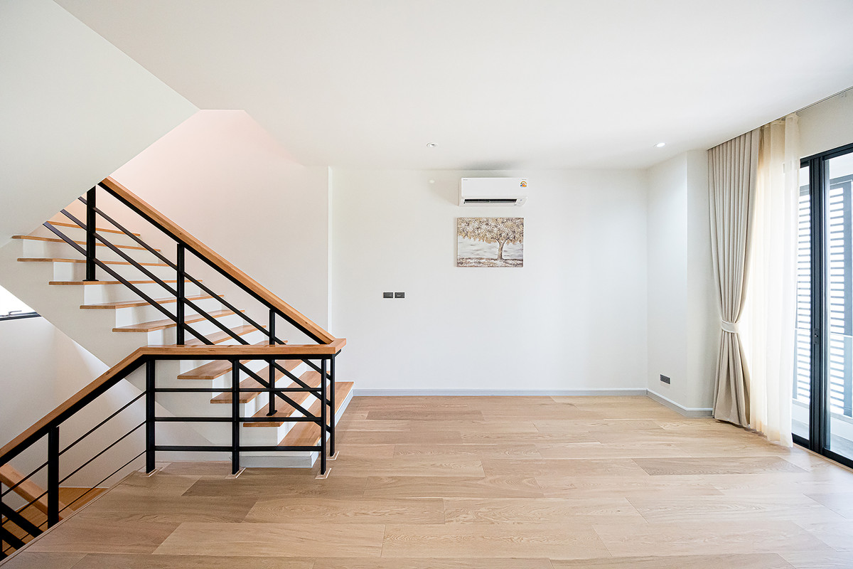 ขายบ้านโชคชัย4 ลาดพร้าว71 : [ขาย] ✨ บ้านเดี่ยว 3 ชั้น สไตล์ Modern Luxury พรีเมียมที่สุดในลาดพร้าว 101 | Feel Town ✨ แต่งครบ พร้อมลากกระเป๋าเข้าอยู่! เพียง 13.99 ล้าน (Rare Item มีเพียง 9 หลังในโครงการ!)