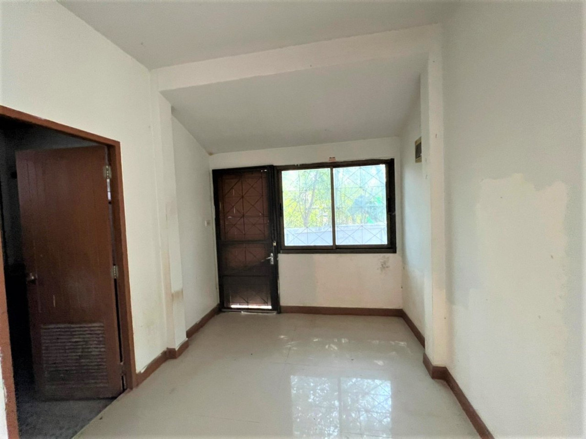 ขายทาวน์โฮมหัวหิน ประจวบคีรีขันธ์ : ขายทาวน์เฮ้าส์หมู่บ้านภูตะวัน  ทำเลถนนถนนหัวหิน-ห้วยมงคล(ทล.3218) ประจวบคีรีขันธ์  สภาพดี ราคาถูกมาก