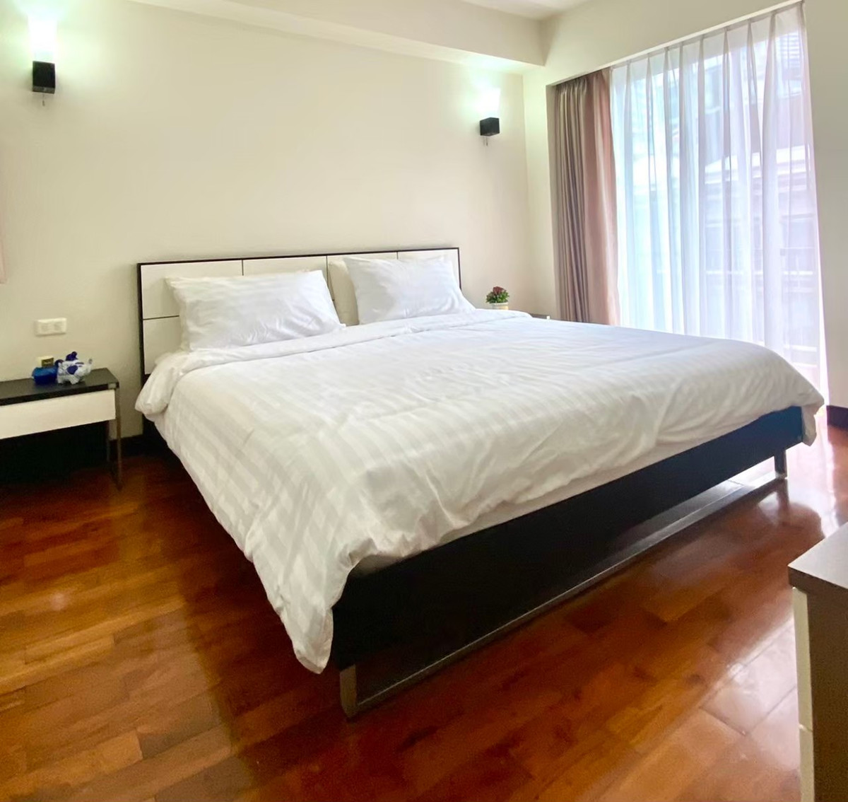 ให้เช่าคอนโดสุขุมวิท อโศก ทองหล่อ : Apartment for Rent | 2 Bedrooms | Baan Sukhumvit 14 