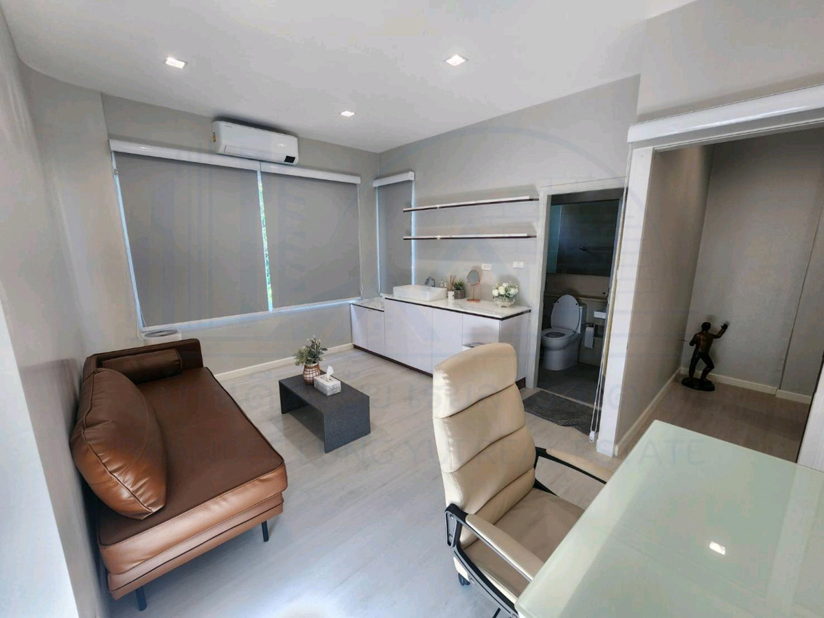 ให้เช่าทาวน์โฮมโชคชัย4 ลาดพร้าว71 : ให้เช่า Townhome Office ลาดพร้าว 73🌳☀️☀️ 拉普拉奥 73 号联排别墅办公室出租。