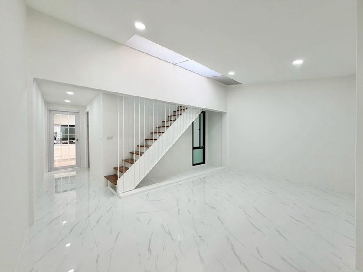 ขายทาวน์โฮมวิภาวดี ดอนเมือง หลักสี่ : ทาวน์เฮ้าส์ 1.5 ชั้น ม.พงษ์เพชรพัฒนา (งามวงศ์วาน 35)  ขนาด 25 ตารางวา 3 ห้องนอน แต่งใหม่พร้อมอยู่ ซอยงามวงศ์วาน 35 แขวงทุ่งสองห้อง เขตหลักสี่ กรุงเทพมหานคร