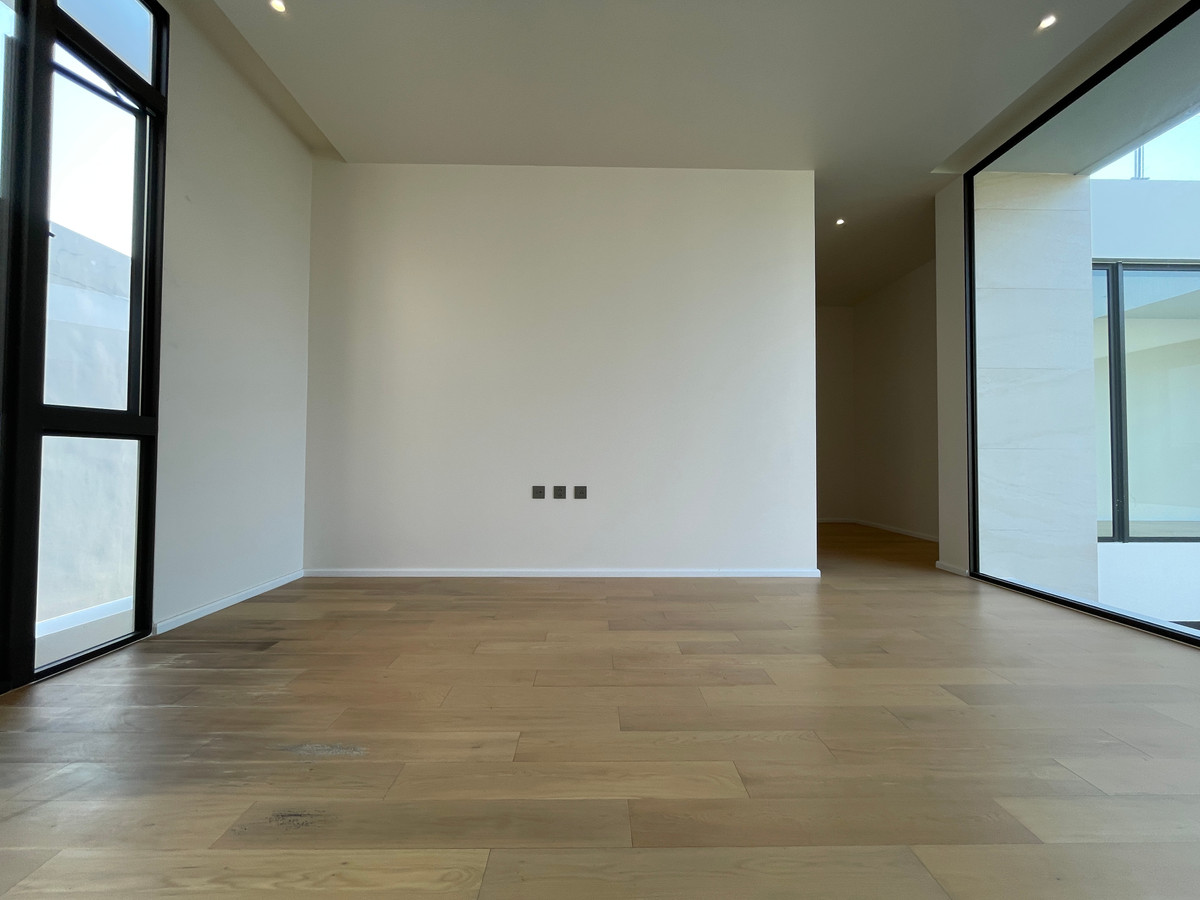 ขายบ้านเลียบทางด่วนรามอินทรา : 🔥 EXCLUSIVE PROMOTION 🔥โอกาสสุดท้ายในการครอบครองในราคาพิเศษที่สุด [ขาย] 💎 Ultra Luxury Show Unit | ELIVA Ekkamai - Eastville 💎 บ้านเดี่ยวหรู 3 ชั้น ดีไซน์ Mid-Century Modern — ความเป็นส่วนตัวสูงสุดเพียง 4 ยูนิตในโครงการ!