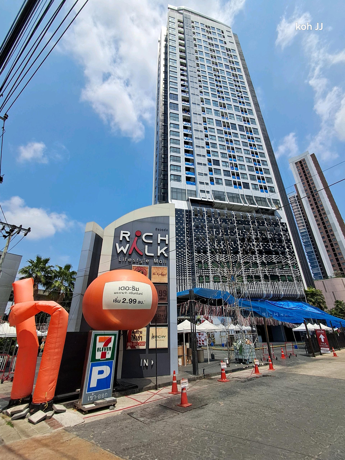 For RentCondoPattanakan, Srinakarin : FOR RENT 2-story condo (Duplex), high floor, beautiful view @The Rich Rama 9 - Srinakarin
Next to Triple Station | Near MRT Hua Mak & Airport Rail Link