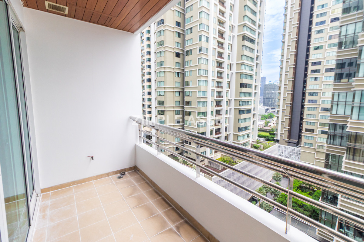 For RentSukhumvit, Asoke, Thonglor : Line ID: @zimple_asset Luxury aprtment in center of sukhumvit. Offering premium facilities for an elevated living experience. Surrounded by leading shopping malls in a prime location.