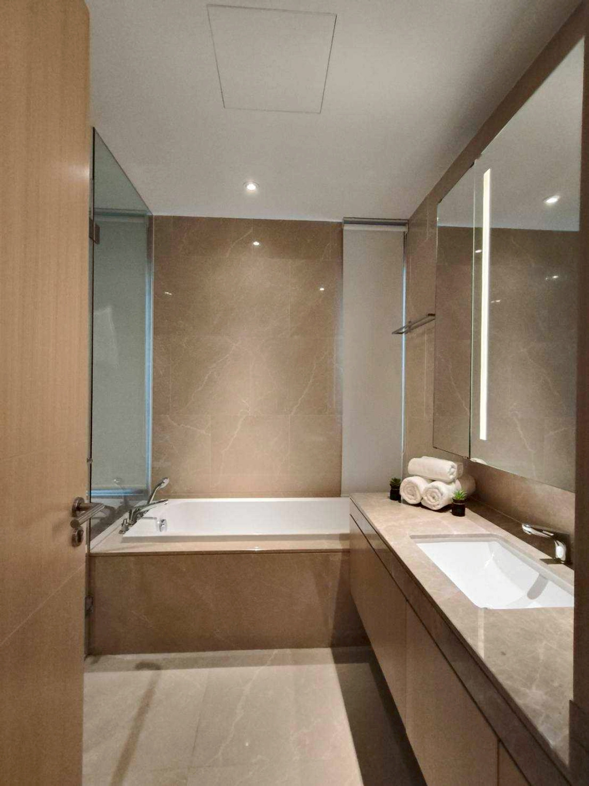 For RentCondoWongwianyai, Charoennakor : Luxury Condo for Rent Charoen Nakhon | City Lifestyle Luxury | Near BTS Charoen Nakhon | 100,000 THB/Month