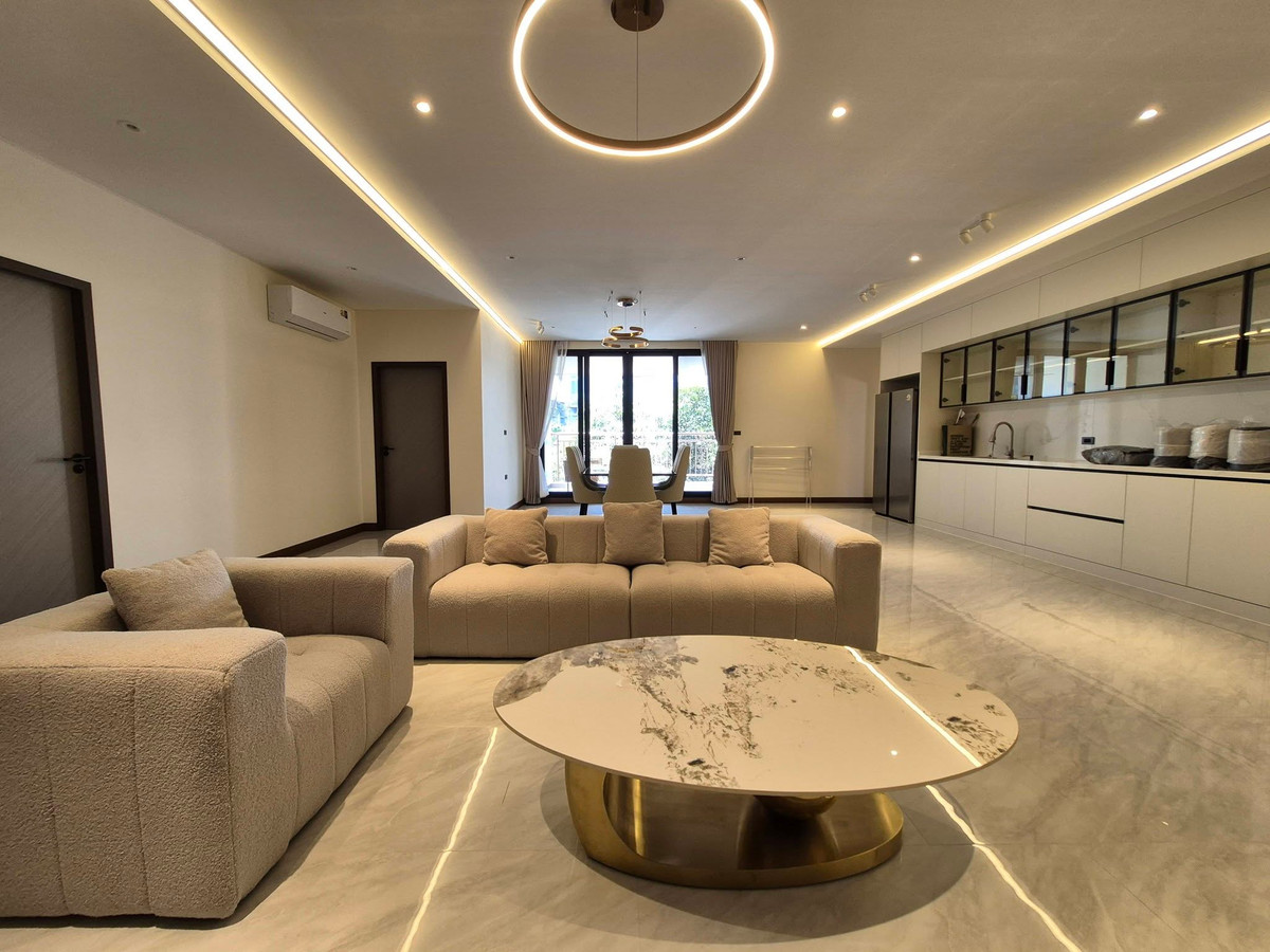 For RentSukhumvit, Asoke, Thonglor : ✨Luxury Penthouse with Private Lift in Ekkamai 🏙️