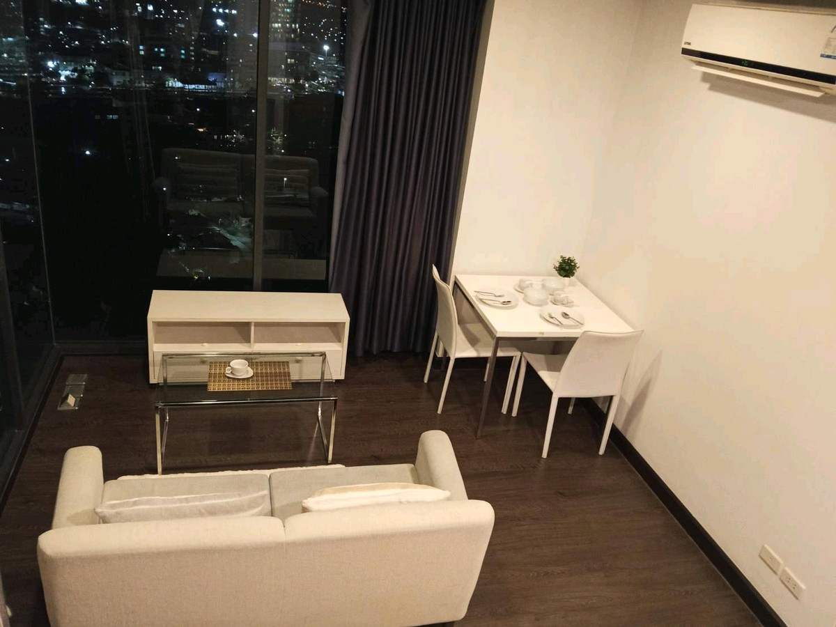 ให้เช่าคอนโดพัทยา บางแสน ชลบุรี สัตหีบ : Posh Pattaya​ ห้องมุม วิวทะเล+city