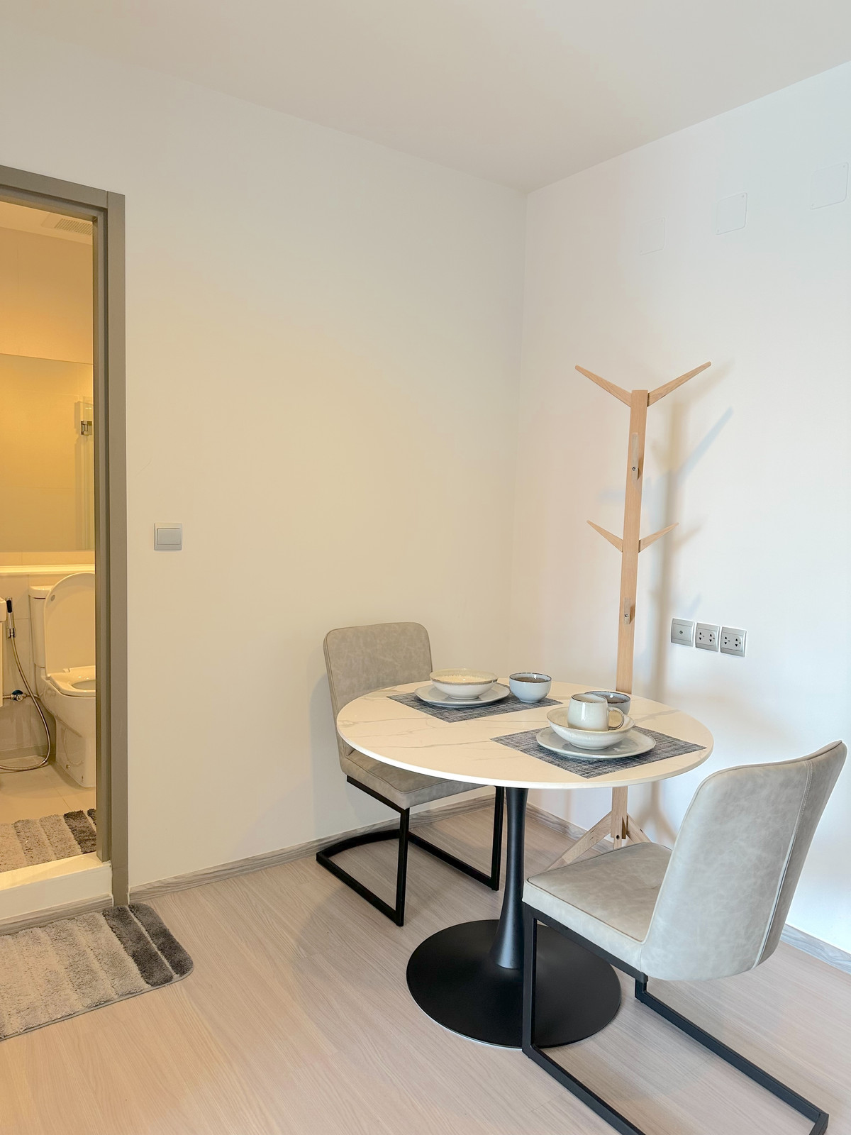 ให้เช่าคอนโดพระราม 9 เพชรบุรีตัดใหม่ RCA : 🔥 ปล่อยเช่าด่วน 🔥 ห้องสวย  วิวดีมาก ถูกมาก โครงการสุดฮอต   พร้อมย้ายเข้าห้องสุดท้าย  Call : 0619824959 Line ID :  elegant.289