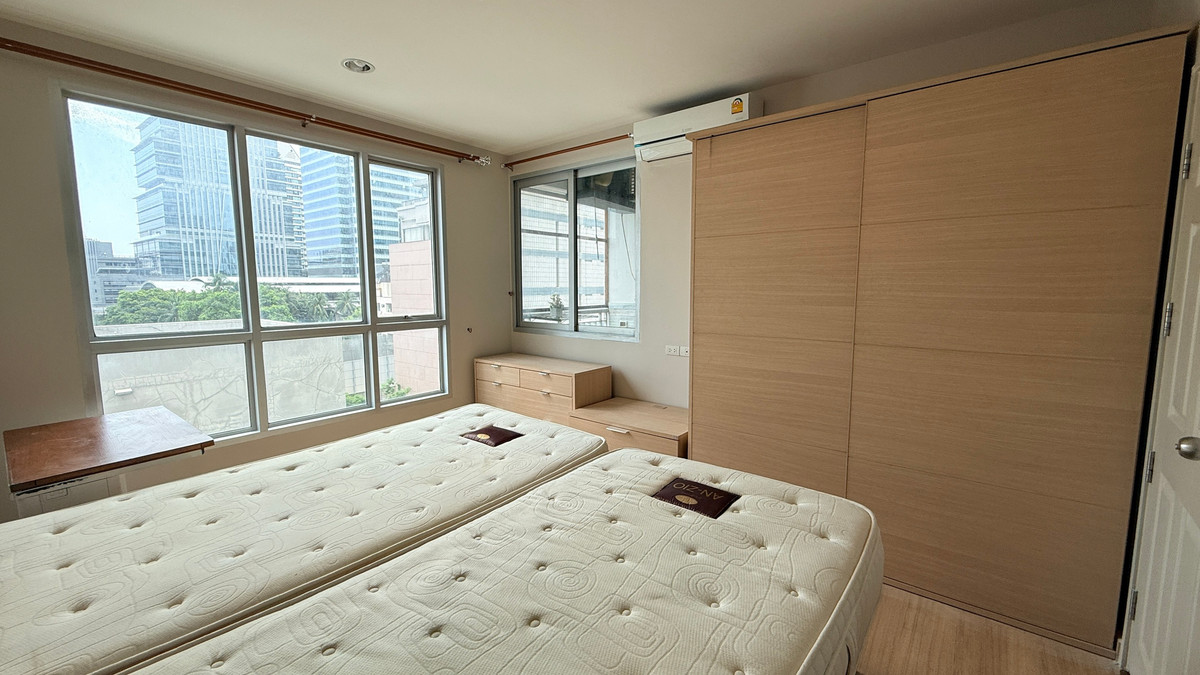 For RentCondoSathorn, Narathiwat : For rent, best price, life sathorn 10, near BTS Chong Nonsi, separate kitchen, can cook, no smell, fully furnished, ready to move in, quick response 064-974-2441