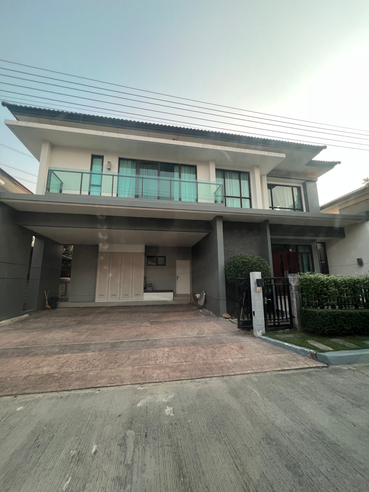 For RentHouseBangna, Bearing, Lasalle : For rent  Detached house 4 bed rooms at The City Bangna km 7 + maid quater Pet friendly 