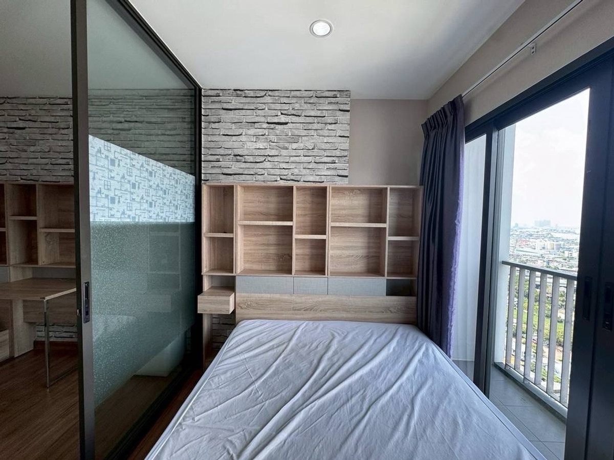 For RentCondoPinklao, Charansanitwong : 🔥Rare Item! The Tree Rio Bang-Aor
1 bedroom, river view + 1 car parking space, best value in this area.