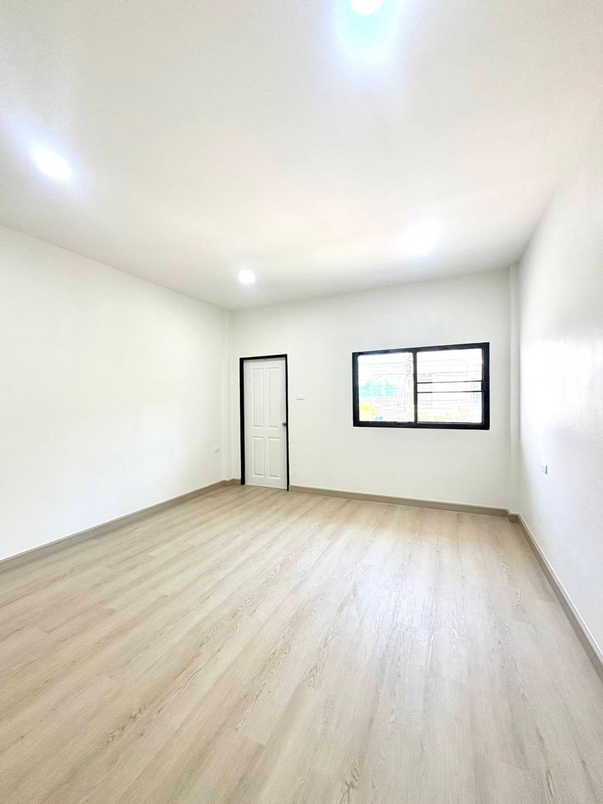 ขายทาวน์โฮมโชคชัย4 ลาดพร้าว71 : K-6833 ขายด่วน ! ทาวน์โฮม รีโนเวทใหม่ เกตุนุติการ์เด้น นาคนิวาส 38 พร้อมอยู่