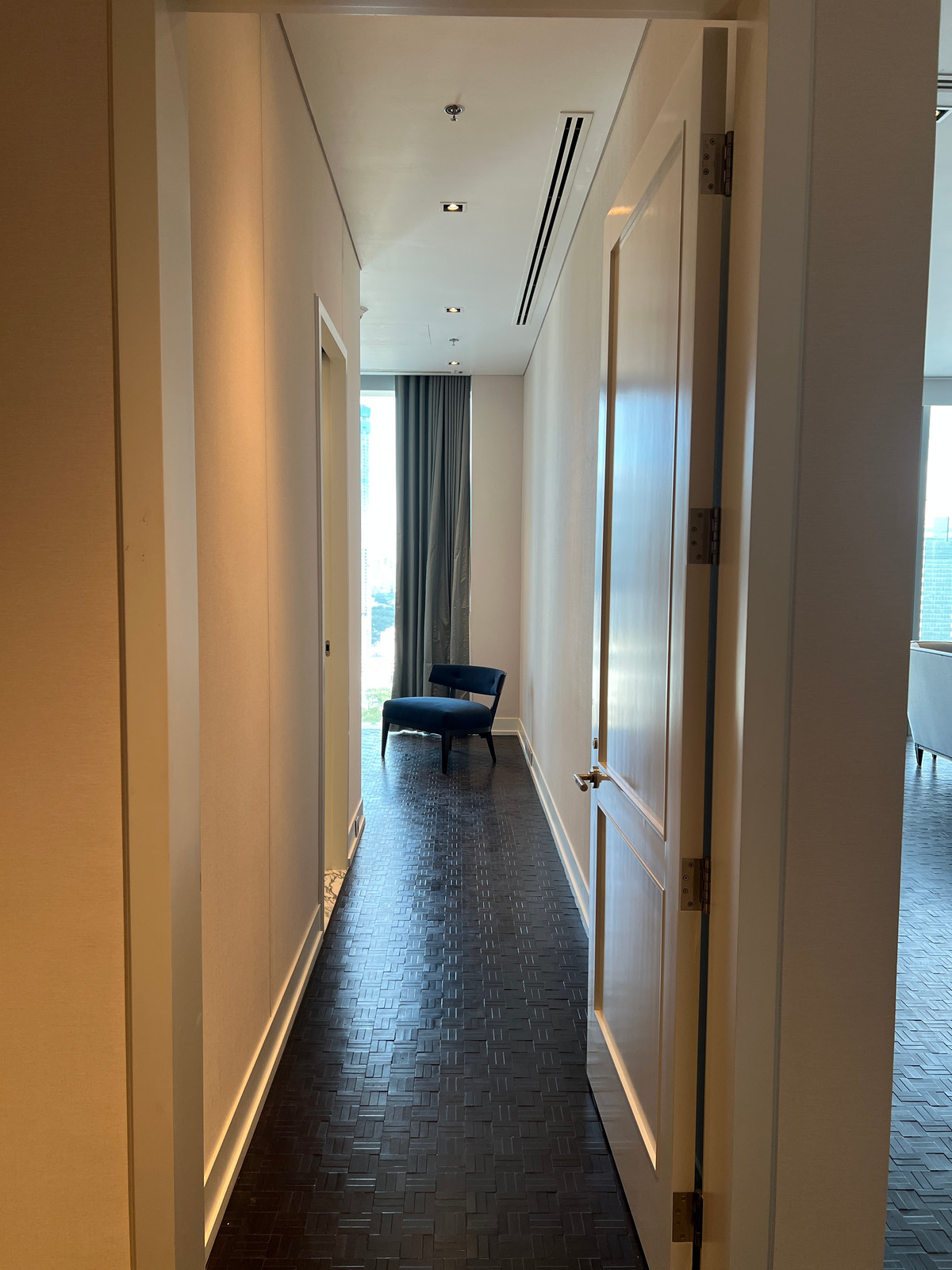 ขายคอนโดสาทร นราธิวาส : 🚨🔥 ขายด่วน | Ritz-Carlton Residences | 3 นอน | 211 ตร.ม. | ชั้น 28 | 65 ล้าน ALL-IN ⚡ ไม่มีค่าโอน ⚡ ไม่มีภาษี ⚡ ไม่มีค่าใช้จ่ายเพิ่ม | ~308K/ตร.ม. เทียบตลาด 440K/ตร.ม. 💰 ต่ำกว่าตลาด 30% 🏙️