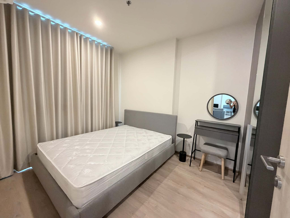 For RentCondoRama9, Petchburi, RCA : 2 Bed 2 Bath W/Larger Livingroom for rent at Nue District R9 condo just beside MRT Rama9