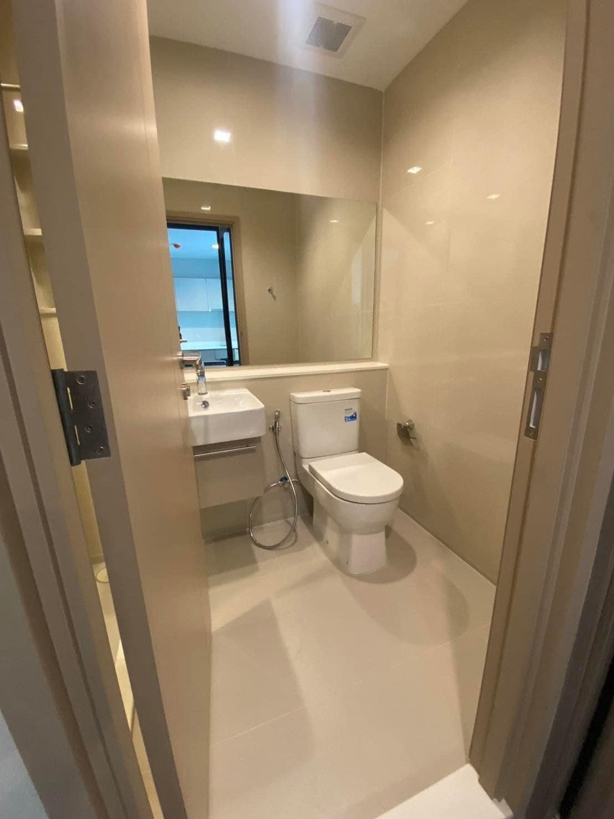 For RentCondoThaphra, Talat Phlu, Wutthakat : ⭐️ Life Sathorn Sierra ⭐️ 1 bedroom, 1 bathroom, complete with furniture and electrical appliances.