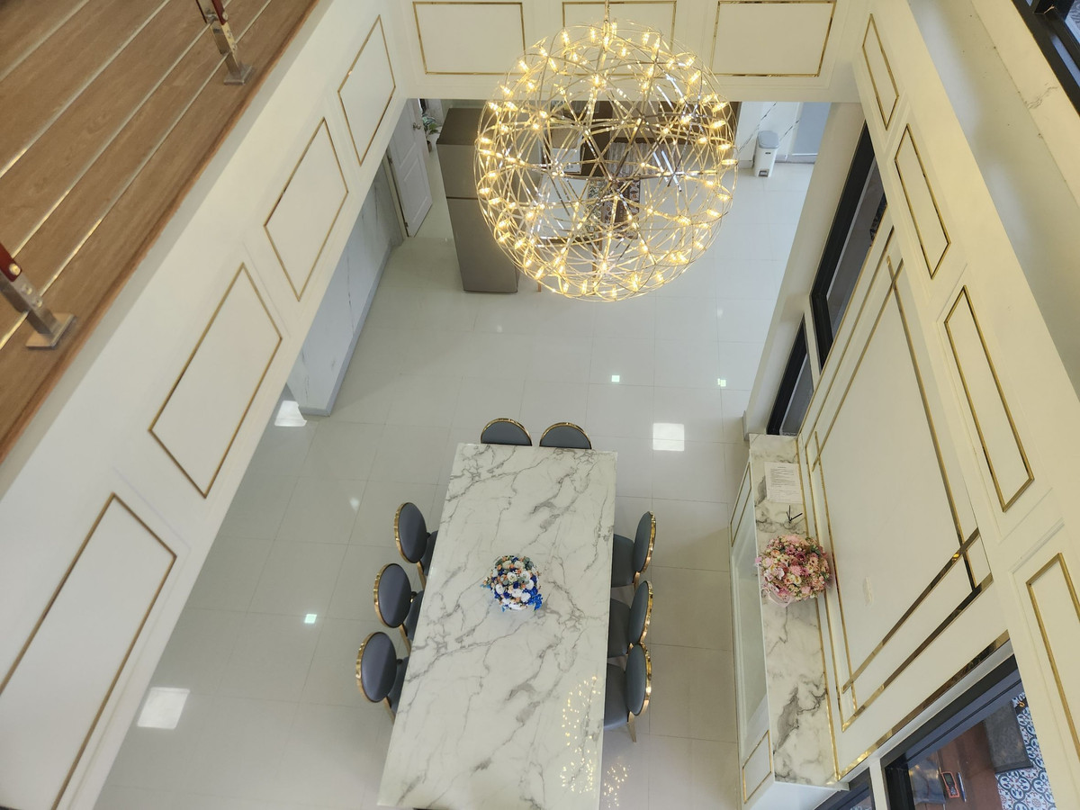 ขายบ้านโคราช นครราชสีมา : ขายบ้านพักตากอากาศหรู เขาใหญ่ พญาเย็น วิวภูเขา | ที่ดิน 300 ตร.วา 3 อาคาร พร้อมสระว่ายน้ำ เฟอร์นิเจอร์ครบ ใกล้ถนนมิตรภาพ