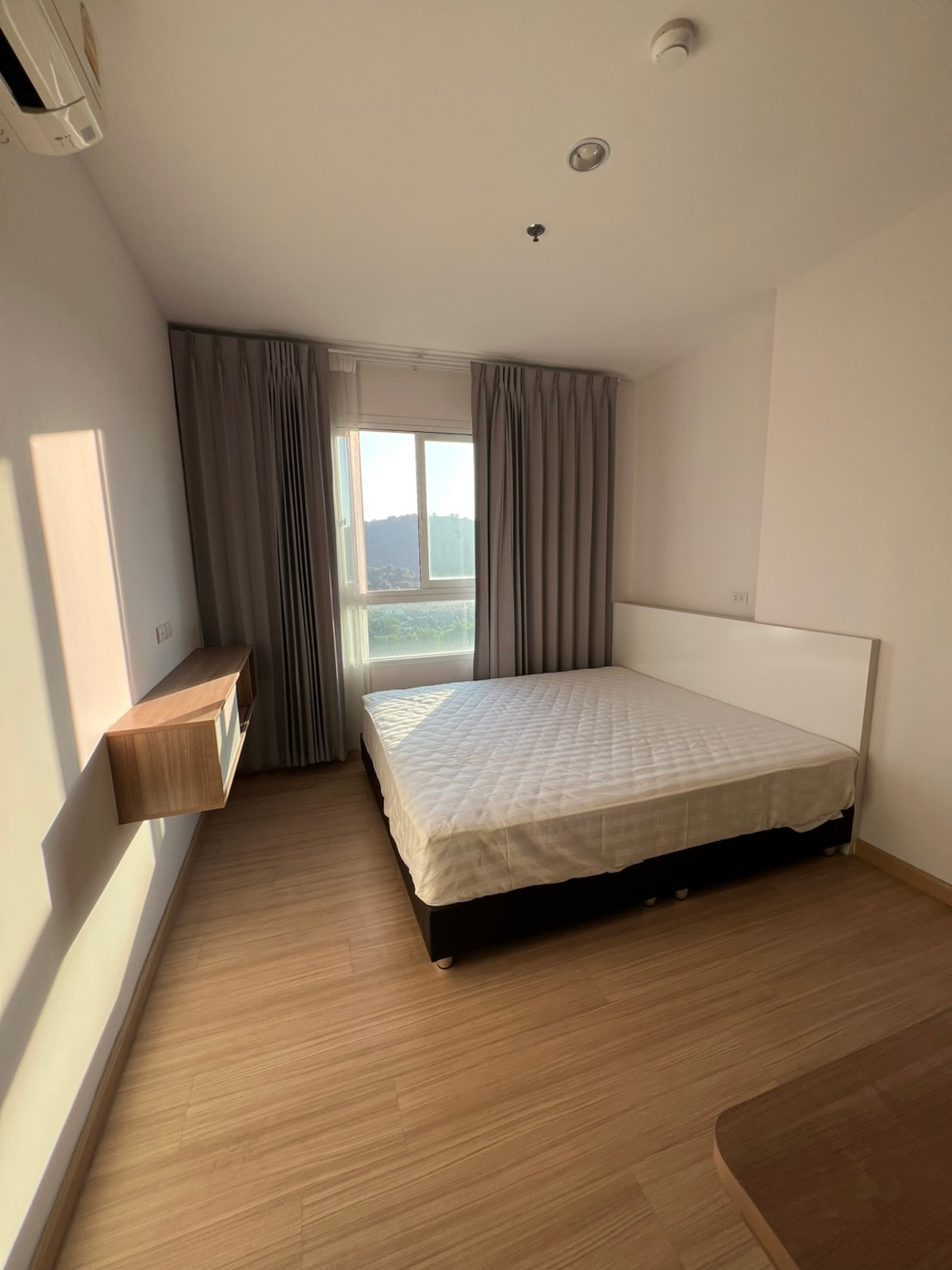 For SaleCondoSriracha Laem Chabang Ban Bueng : Sea Hill Condo for sale, Sriracha (Sea Hill Condo), best price in the project, room in very good condition, ready to move in, 1 bedroom type, size 43 square meters, 8th floor, mountain view, fresh nature.