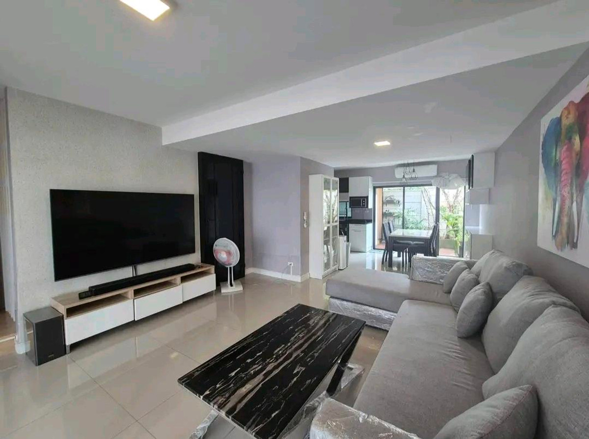 For RentTownhomeEakachai, Bang Bon : For rent Prusa Ville 68 Tha Phra - Chom Thong near BTS Wutthakat.
Fully furnished Ready to move in