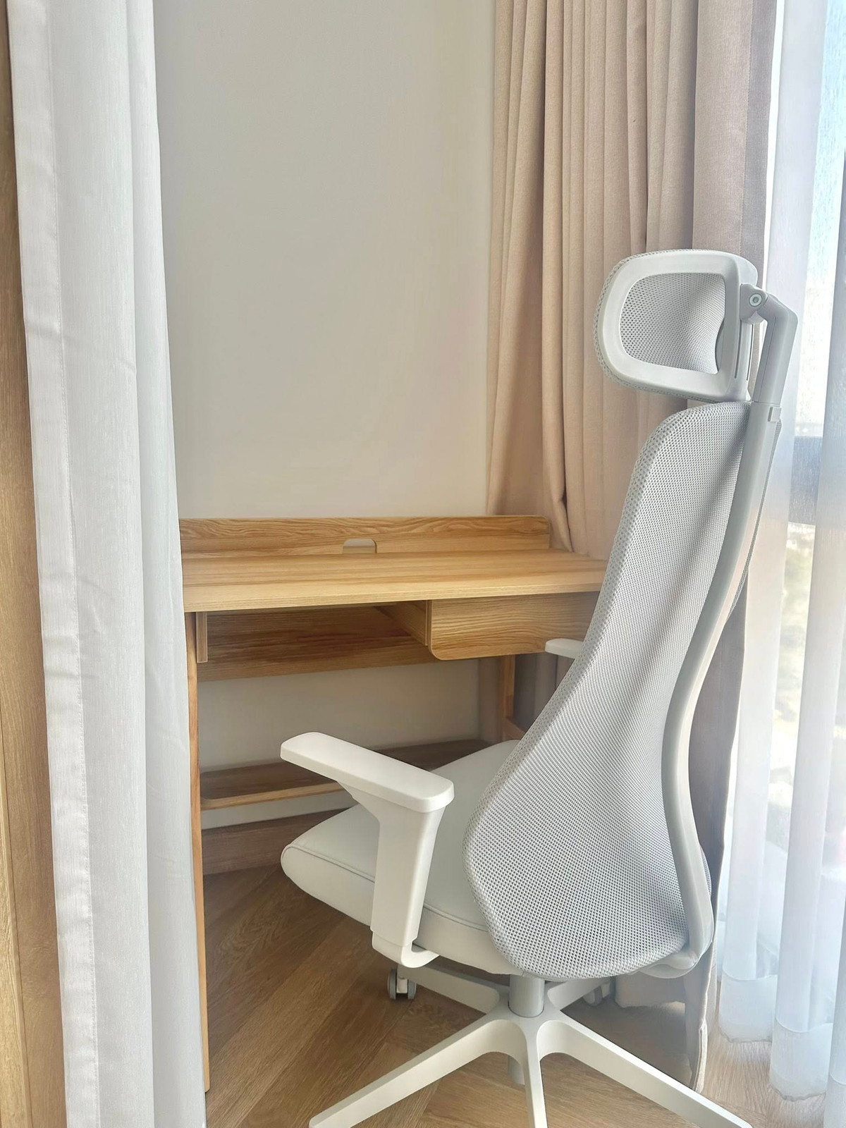 For RentCondoLadprao, Central Ladprao : Whoever is looking for a spacious room in Lat Phrao, this room is the answer to your needs. The Issara Lat Phrao is ready to move in. Call 063-6165390.