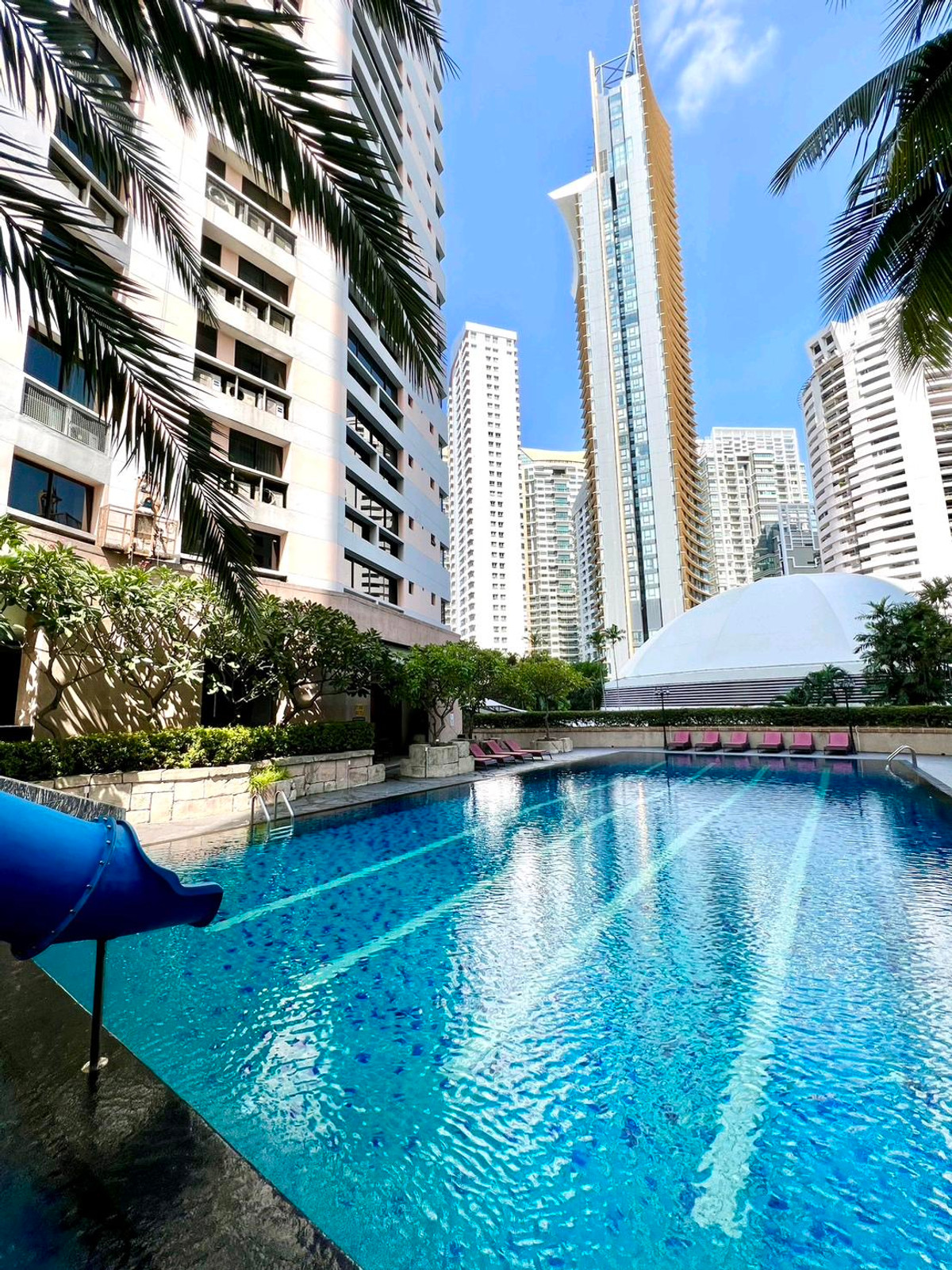 For RentCondoSukhumvit, Asoke, Thonglor : 3 Bedrooms Plus for rent with Pet-friendly, Central area on Sukhumvit 24