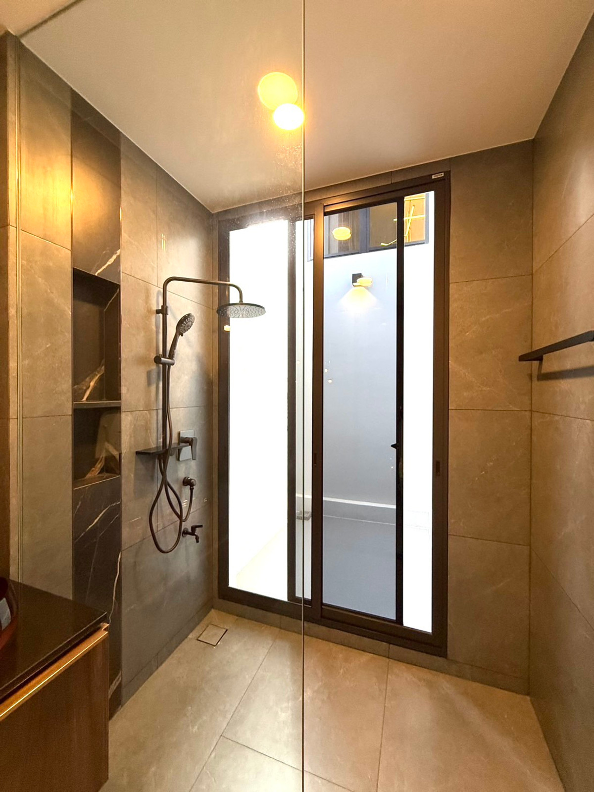 For SaleHousePattanakan, Srinakarin : House for sale VIVE New Krungthepkreetha has a private pool, private elevator, parking for 4 cars+