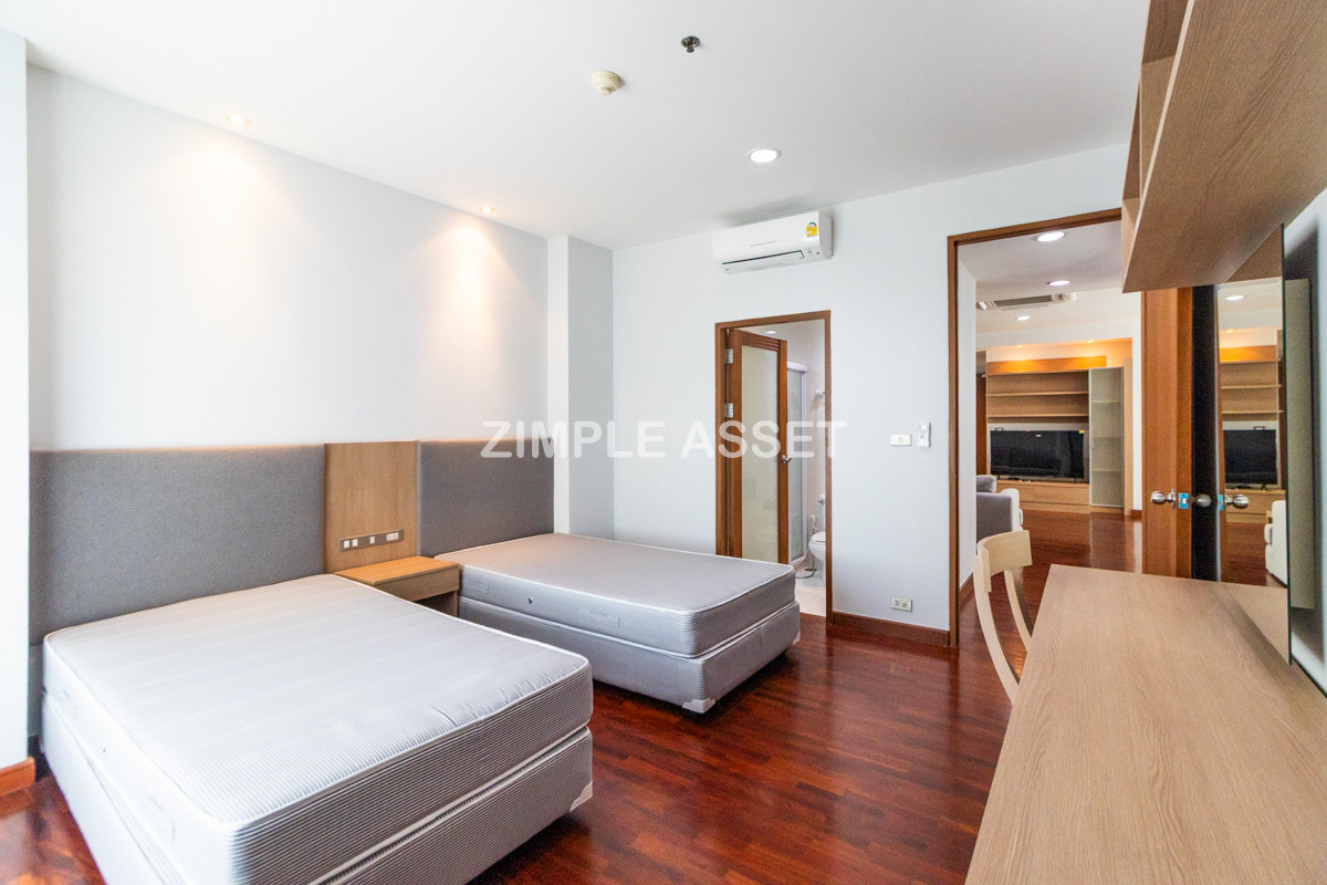 For RentSukhumvit, Asoke, Thonglor : Line ID: @zimple_asset Luxury aprtment in center of sukhumvit. Offering premium facilities for an elevated living experience. Surrounded by leading shopping malls in a prime location.