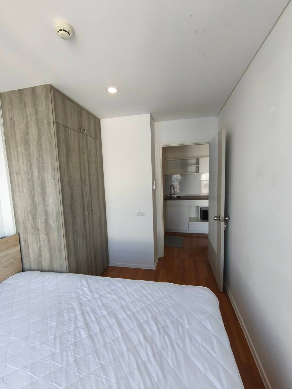 For RentCondoBangna, Bearing, Lasalle : Condo for rent, Lumpini Place Bangna Km. 3, Soi behind Central Bangna, near BTS Udomsuk / Bangna, ready to move in, very good price.