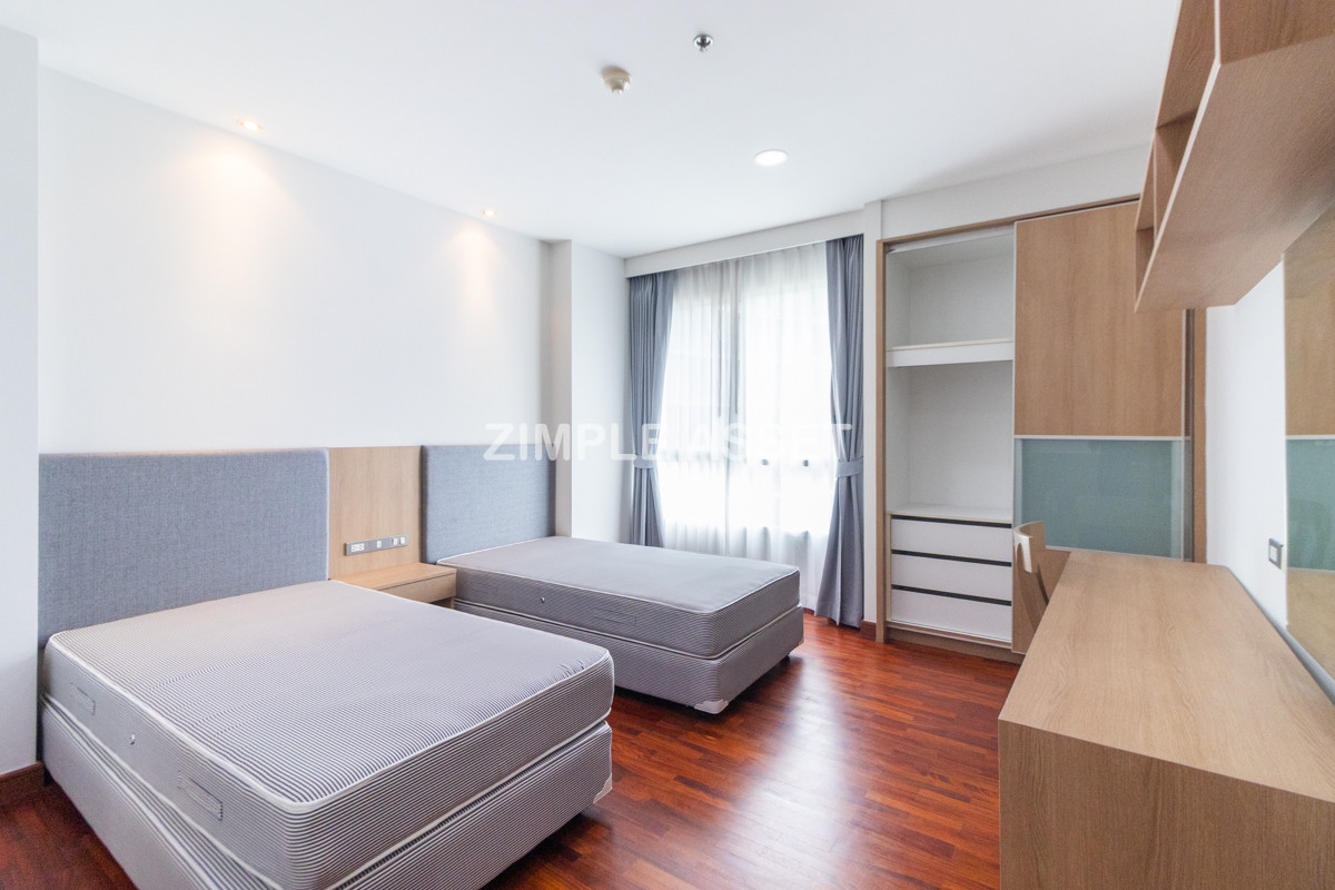 For RentSukhumvit, Asoke, Thonglor : Line ID: @zimple_asset Luxury aprtment in center of sukhumvit. Offering premium facilities for an elevated living experience. Surrounded by leading shopping malls in a prime location.