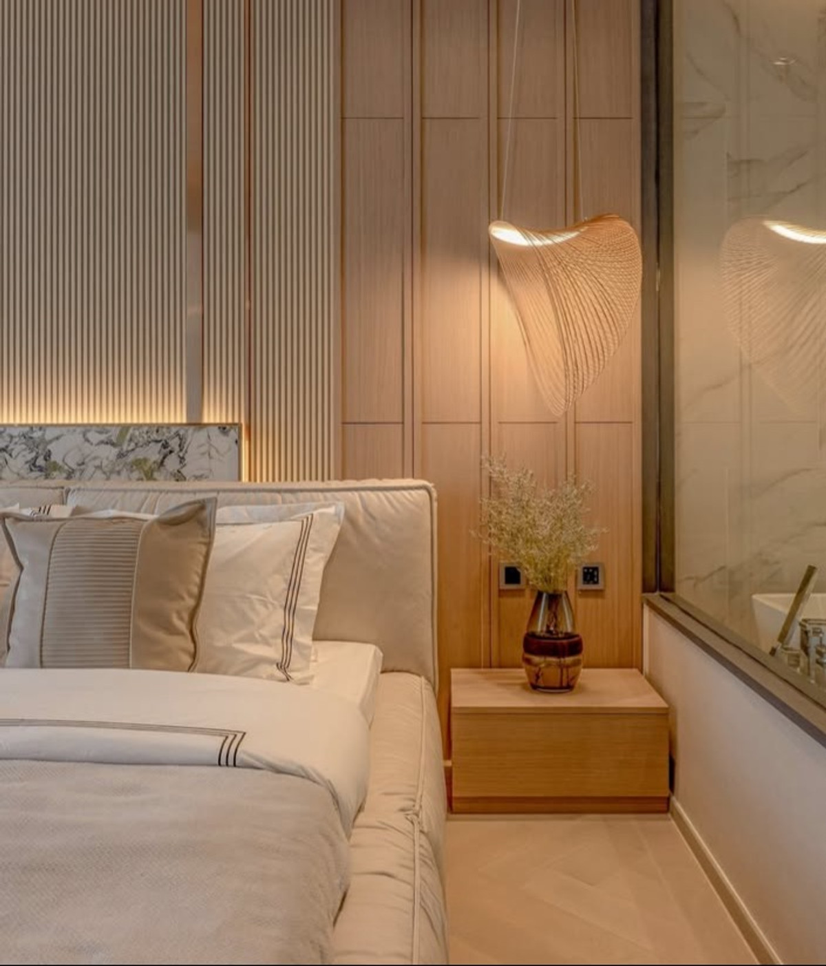 For RentCondoSathorn, Narathiwat : Super luxury condo for rent near BTS Chong Nonsi ✨The Reserve Sathorn ✨ near leading office buildings in the CBD zone Sathorn-Silom-Rama 4.