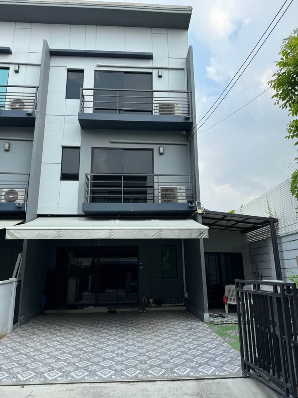 ให้เช่าทาวน์โฮมลาดกระบัง สุวรรณภูมิ : บ้านกลางเมือง พระราม 9 อ่อนนุช  