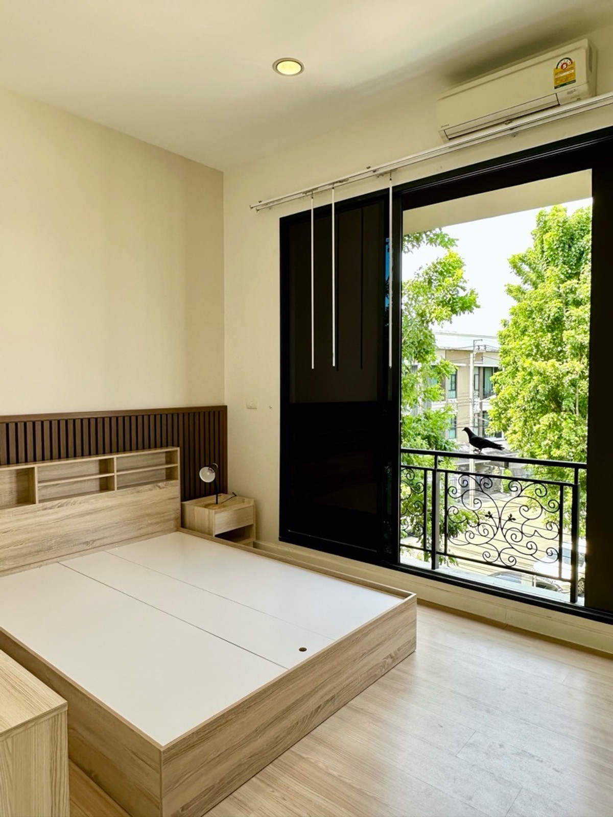 For RentTownhomeLadprao101, Happy Land, The Mall Bang Kapi : 3-story townhome for rent, Nawamin 42, newly decorated, very beautiful. Fully furnished, ready to move in