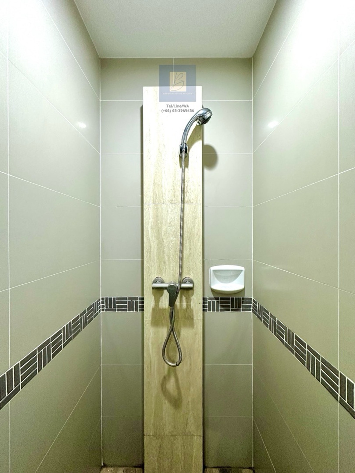 For RentCondoOnnut, Udomsuk : A low rise condo located only 350 meters from BTS Onnut station. Highly convenient. 