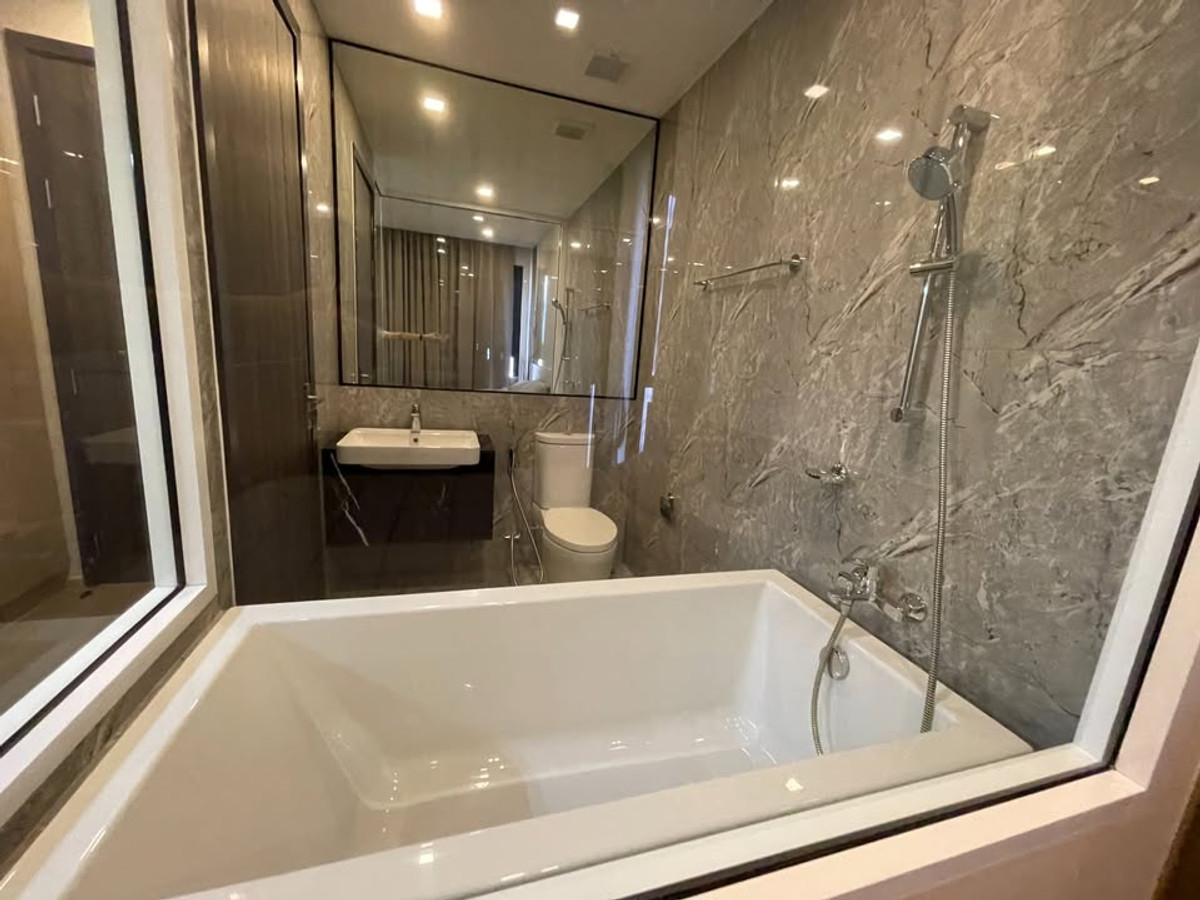 For RentCondoSukhumvit, Asoke, Thonglor : Ashton Asoke for rent 65 sqm 2 beds 2 baths 65,000 per month