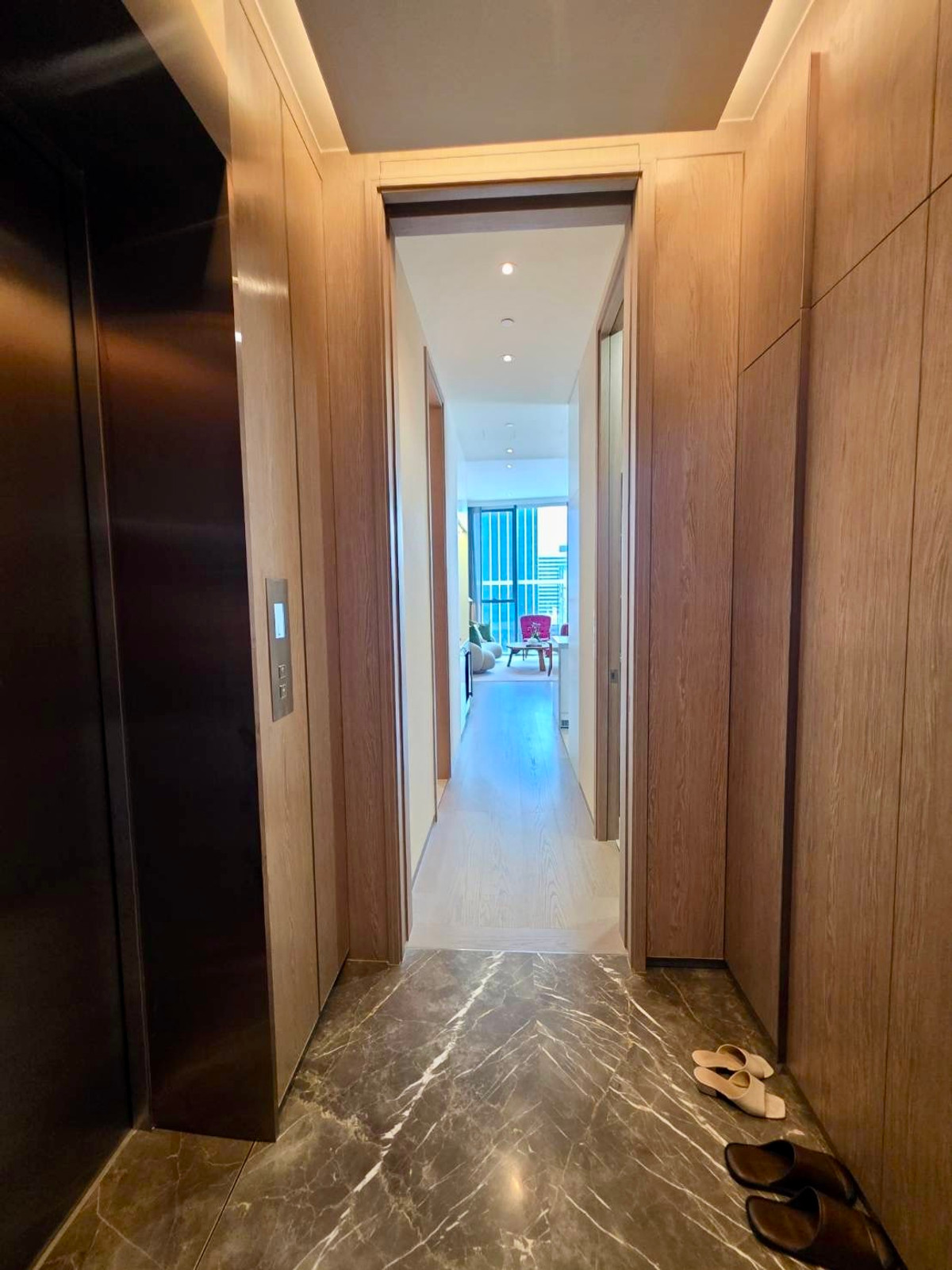 For SaleCondoWitthayu, Chidlom, Langsuan, Ploenchit : Scope Langsuan: 1bed 1bath + powder room 84.8 sqm. 45,500,000 Brand new Fully Furnished Am: 06561999198