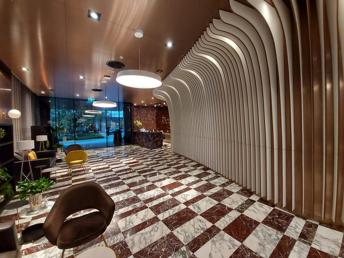 For RentCondoSukhumvit, Asoke, Thonglor : Fully furnished 1 Bedroom unit for rent in Phrom Phong. High floor with a unblocked view. Noble Around Sukhumvit 33.