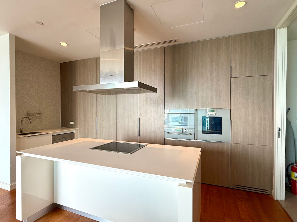 ให้เช่าคอนโดวิทยุ ชิดลม หลังสวน : คอนโด super luxury 3 ห้องนอน บนถนนราชดำริ 