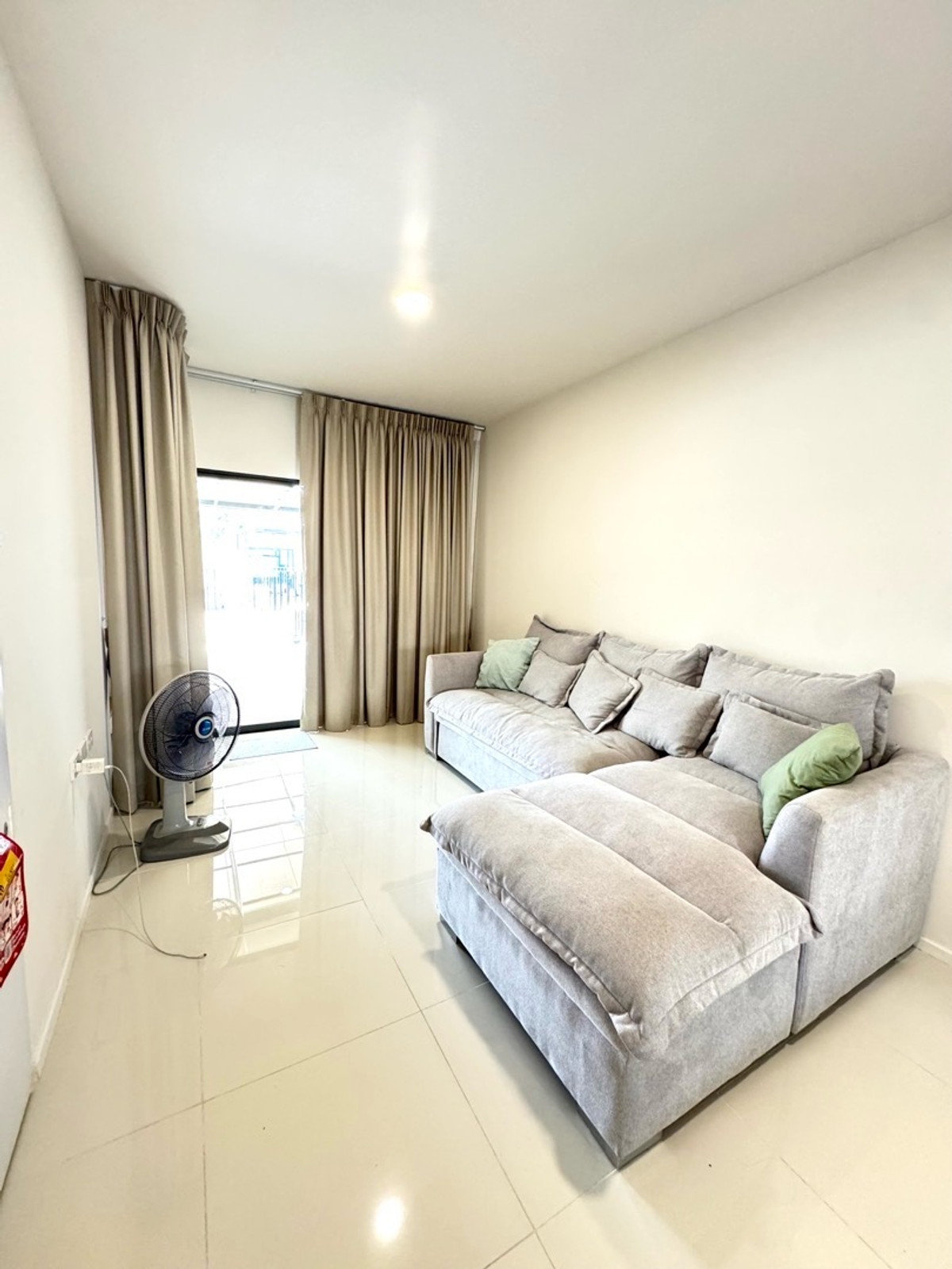 ทาวน์โฮมบางนา แบริ่ง ลาซาล : 🏡 เช่า / ขาย ทาวน์โฮม Altitude Kraf บางนา กม.5 ✨ Pet Friendly — เลี้ยงสัตว์ได้
3ล้านบาท • 2 ห้องนอน | 2 ห้องน้ำ
