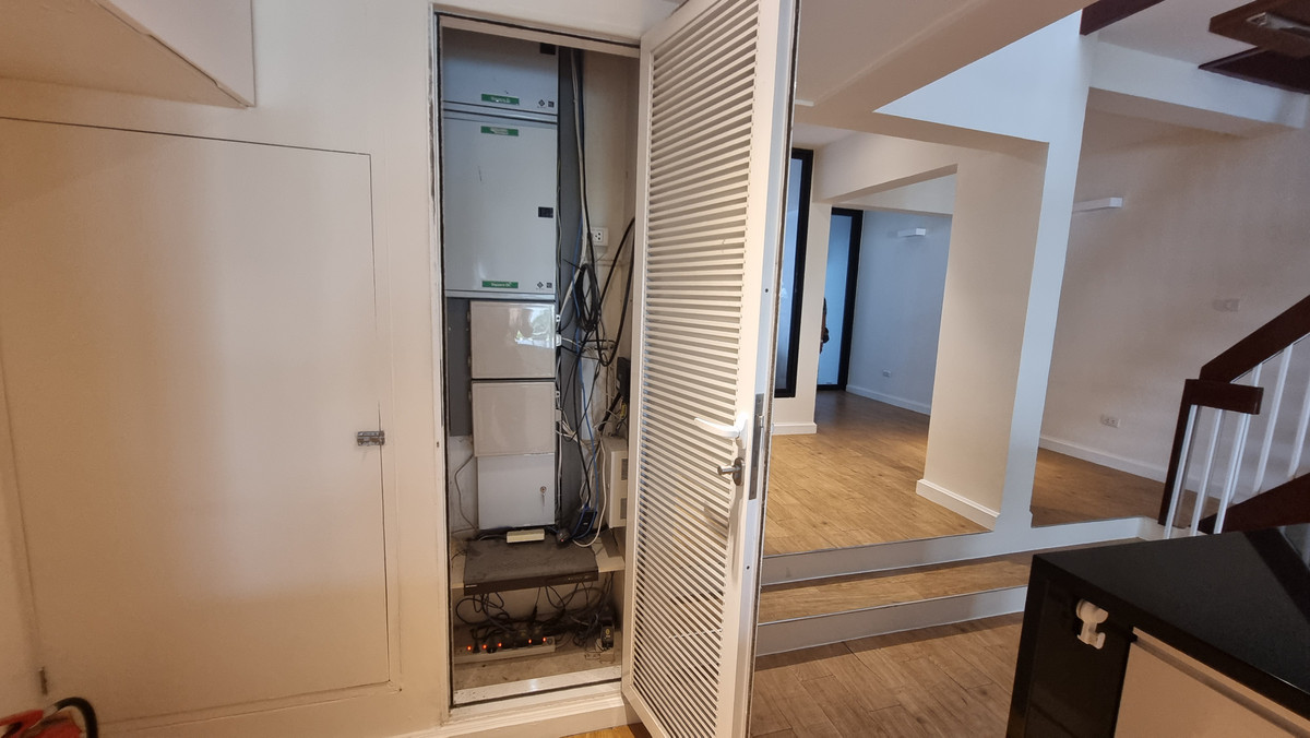 For SaleTownhomeSukhumvit, Asoke, Thonglor : Townhouse for sale, renovated, Thonglor, 4 bedrooms, 3 bathrooms, land size 30 sq m.